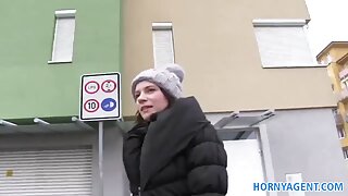 ჭირვეულ და მეძავ ქერ ...